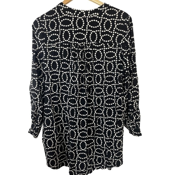 H&M black and white tunic. Beautiful quality material. Hangs nicely. Women’s S - Picture 1 of 4
